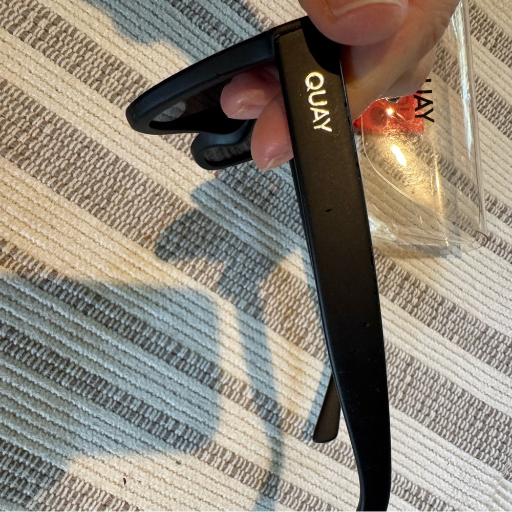 Quay Black Oversized Sunglasses - Picture 2 of 4